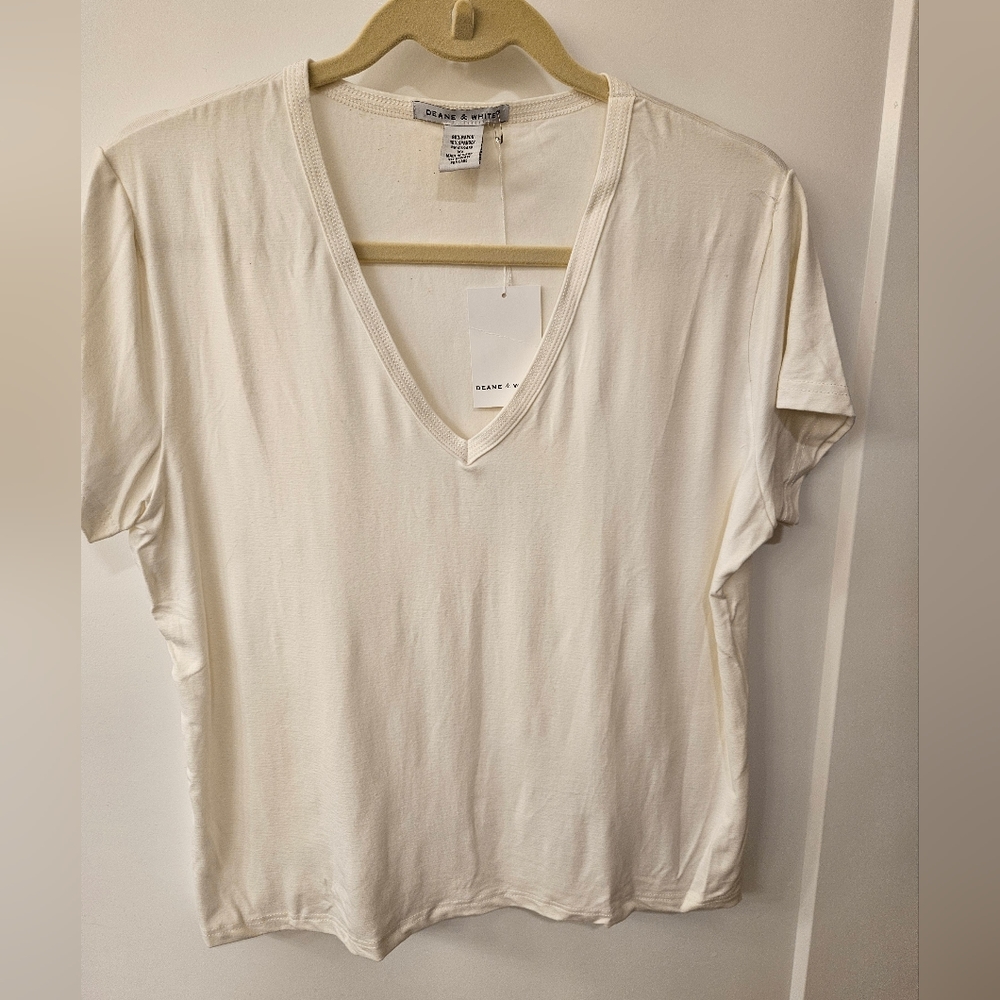 NWT - Stretch "Dean & White" White Top - Size XL